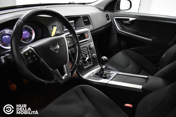 VOLVO V60 DRIVe Momentum